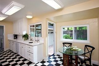 3rd image of 865 Woodland Dr