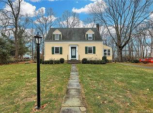 842 Shagbark Dr, Orange, CT 06477