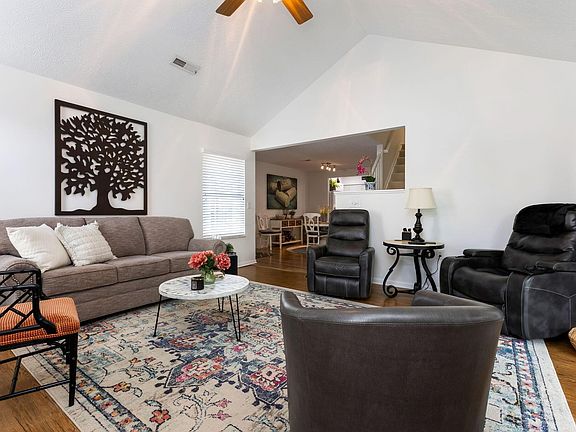 4th image of 905 Shelbourne Pl