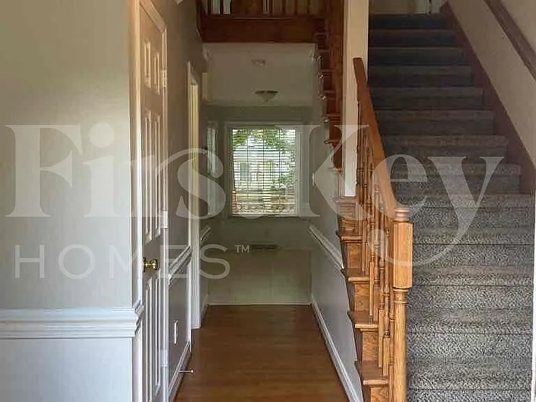 110 Longbridge Dr — Photo 2