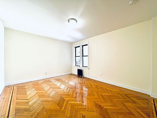 5th image of 29 Wadsworth Ave APT 4D