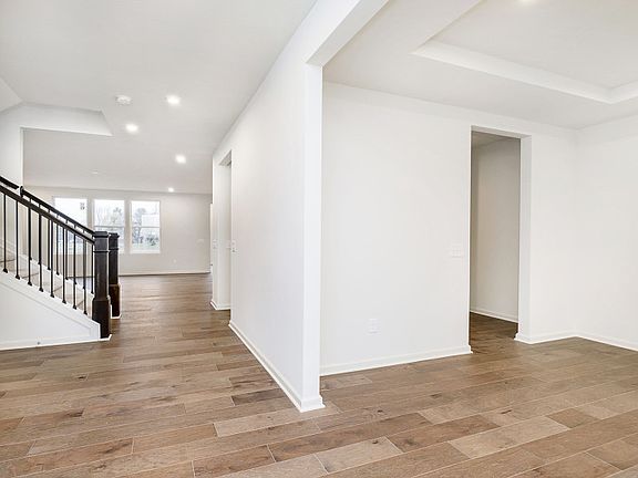 5th image of 6942 Blackwater Ln