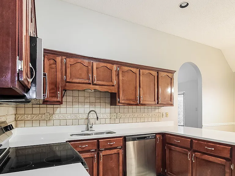 1728 Edgeburg Ln — Photo 8