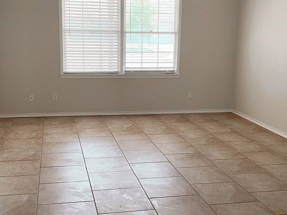 3rd image of 2220 Cimmaron Dr