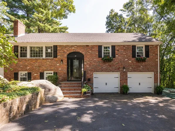 29 Doncaster Cir, Lynnfield, MA 01940
