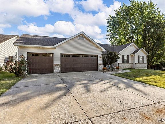 3rd image of 3594 Westport Dr