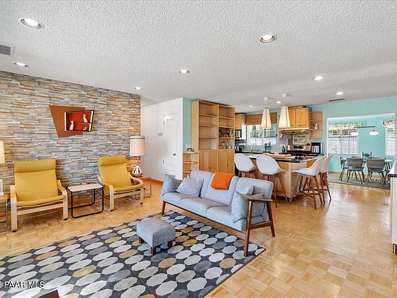 3rd image of 3628 N Catherine Dr