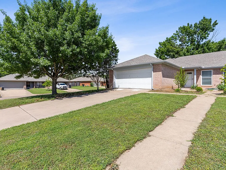 1502 Sharron Ct — Photo 36