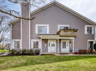 934 Surrey Ln #2, Dundee, IL