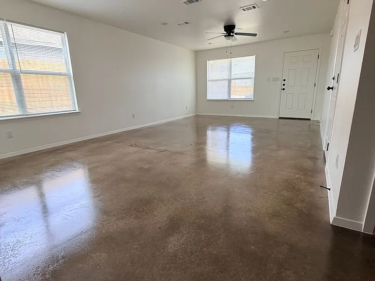 983 Cline Dr — Photo 2