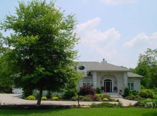 850 Stone Creek Dr, Makanda, IL 62958