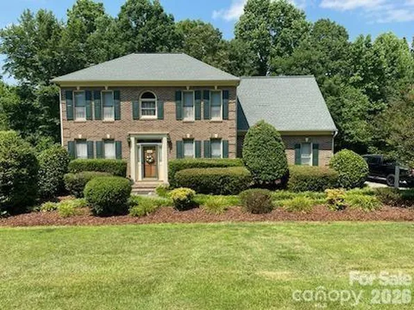 145 Saint Martins Ln, Statesville, NC 28677