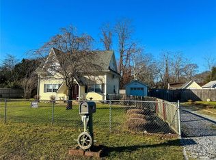 164 Huntington Dr, Mastic Beach, NY 11951