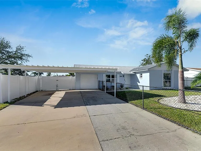 412 Flamingo Dr — Photo 5