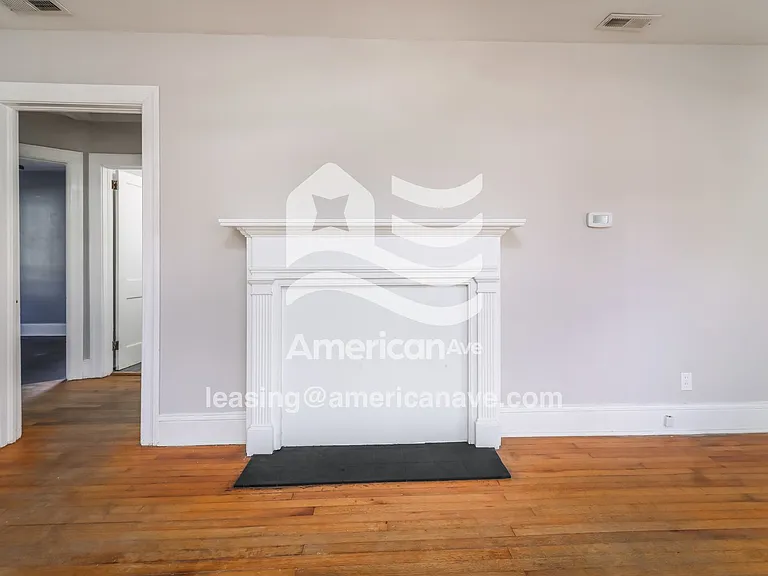 23568_005_living_room_14295944.jpg