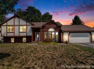 6150 Rogue River Meadows Dr NE, Belmont, MI 49306