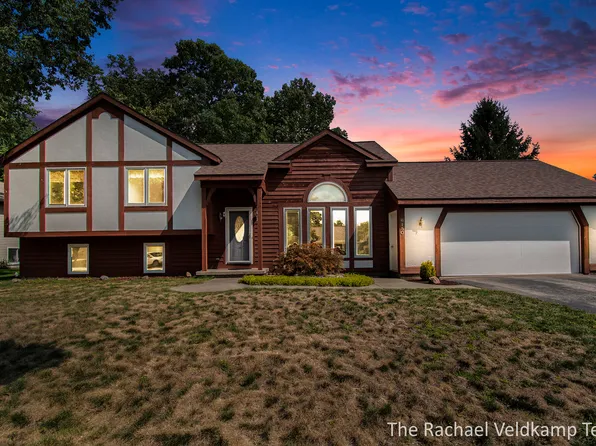 6150 Rogue River Meadows Dr NE, Belmont, MI 49306
