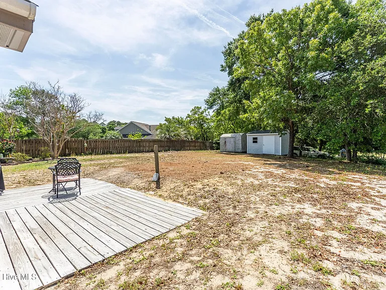 606 Manassas Dr — Photo 2