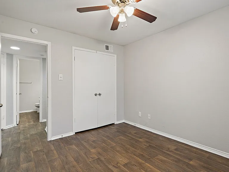 502 W Longspur Blvd — Photo 19