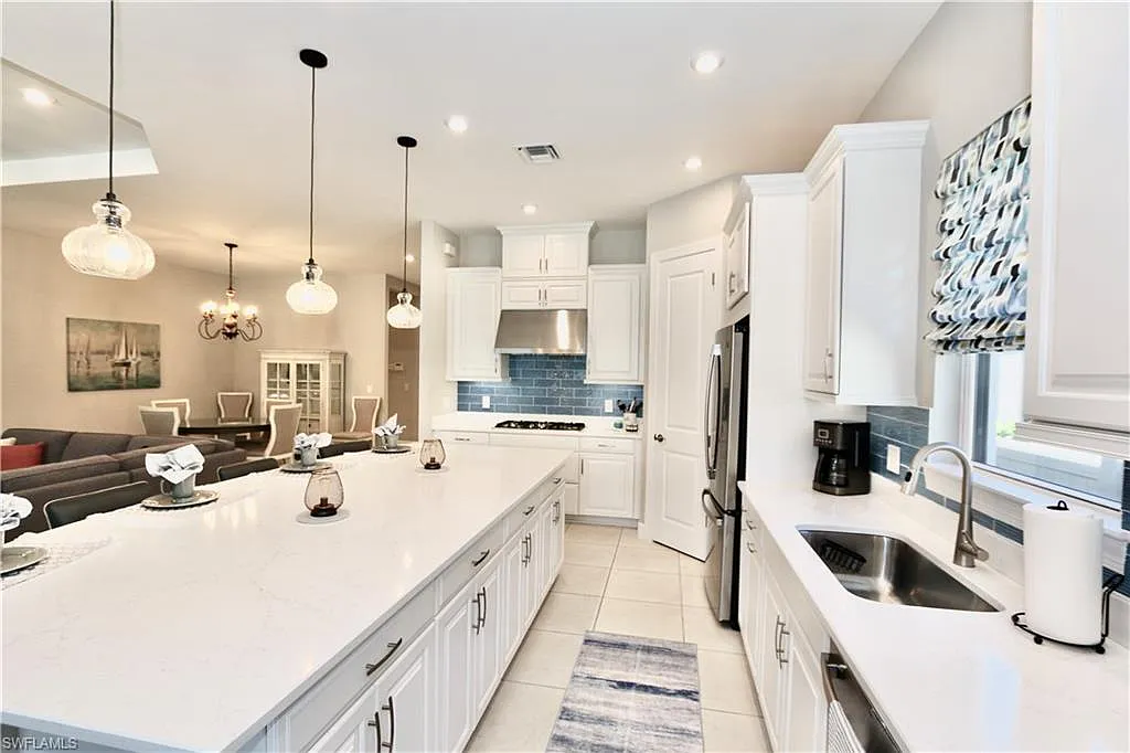 3 bed, 3.0 bath, 2670 sqft, $10,000 — Photo 4