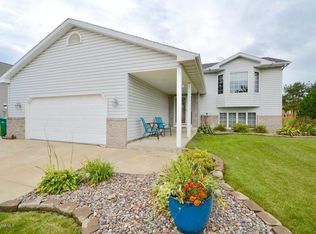 910 8th Ave SW, Pine Island, MN 55963
