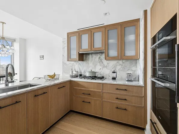 210 Warren St #25C, New York, NY 10282