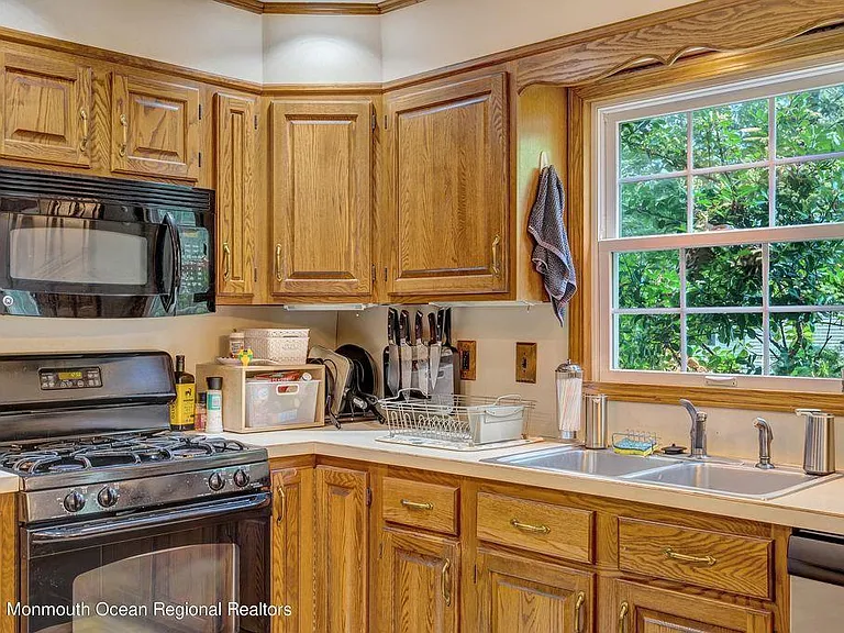 98 Oak Ridge Pkwy — Photo 5