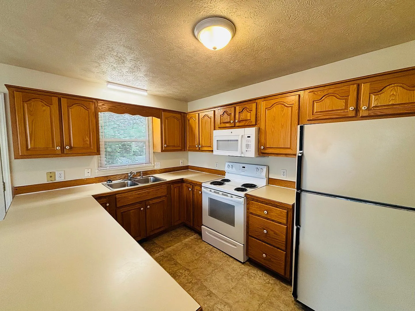 3 Bedroom, 2 Bath House — Photo 4