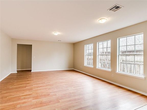 2nd image of 901 Sleepy Hollow Ct