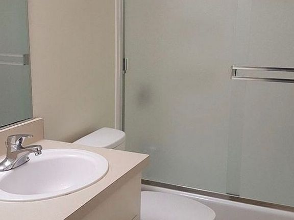 4th image of 2819 Derby St APT 201
