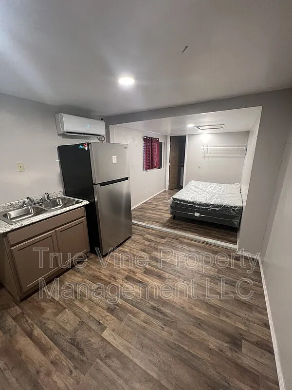 1 bed, 1.0 bath, 550 sqft, $1,100 — Photo 1