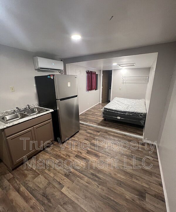 1st image of 1202 Division Ave