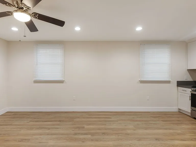 1731 S Burlington Ave #1/2 — Photo 17