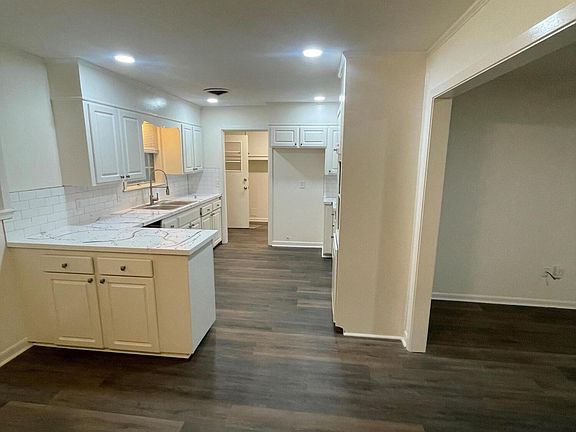 4th image of 1140 Autumn St