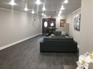Sutton Place, Sherman Oaks, CA 91403