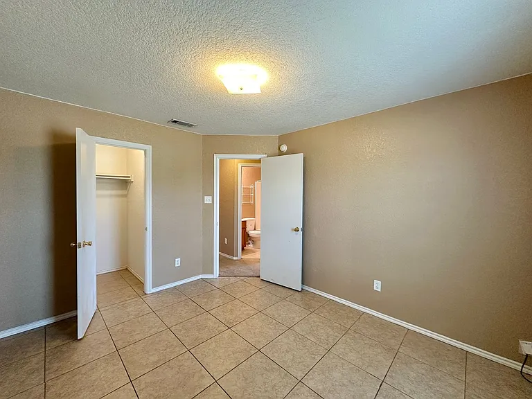 4404 Waterside Dr — Photo 24