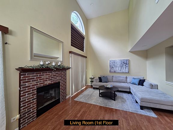 3rd image of 375 Ascot Ln