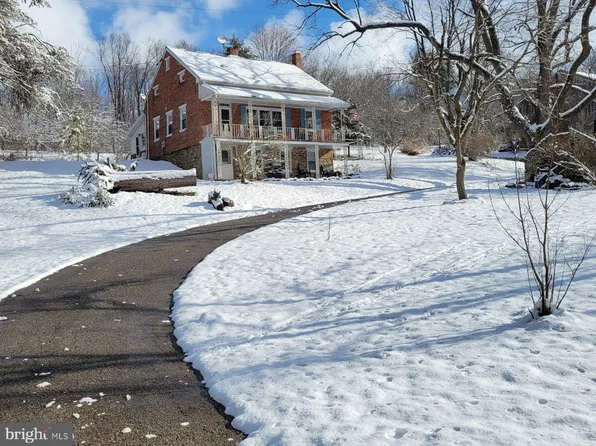1212 Kratz Rd, Glen Rock, PA 17327