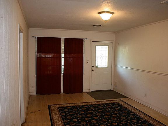 4th image of 211 Begonia Ln