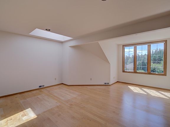 2nd image of 16114 NE 49th Ct