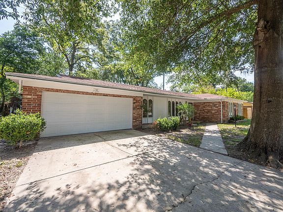 3rd image of 3430 Red Oak Cir E
