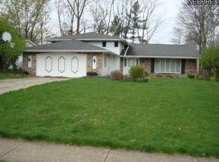 16025 Squirrel Hollow Ln, Strongsville, OH 44136
