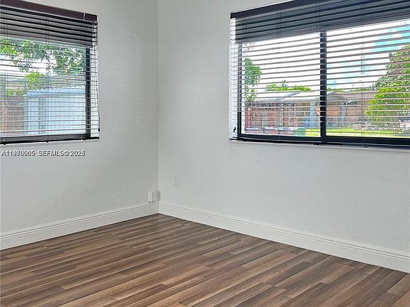 5th image of 221 W 31st St