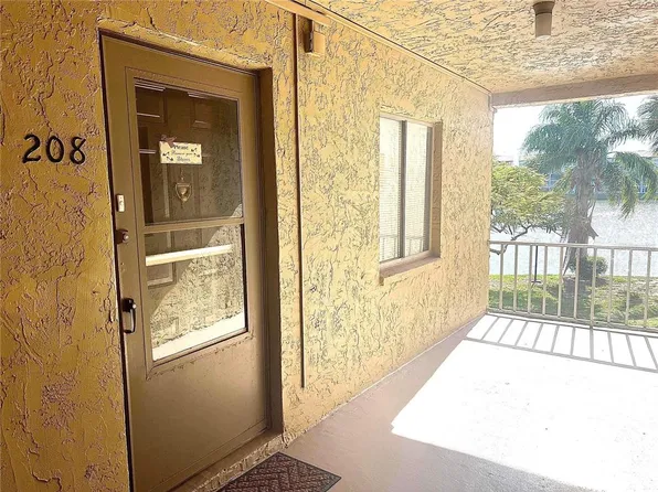 3567 Lake Bayshore Dr #208, Bradenton, FL 34205