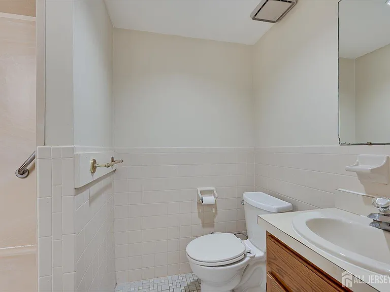 906 Montague Ave — Photo 16