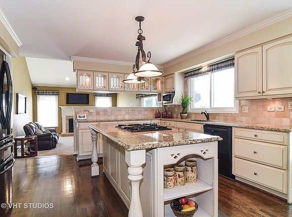 5th image of 1301 Montclaire Pl