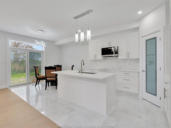5th image of 33 Eagle St