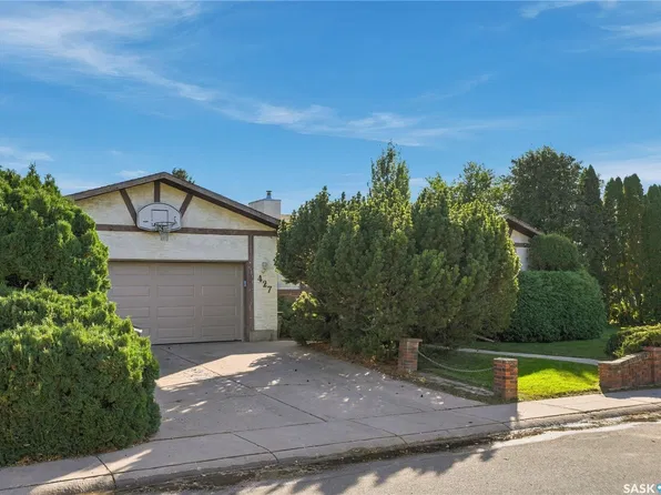427 Poth Way, Saskatoon, SK S7M 4V8
