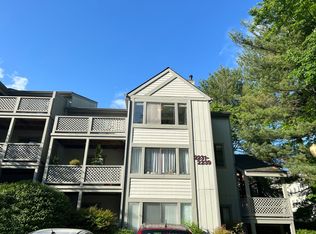 2239 Hunters Run Dr, Reston, VA 20191