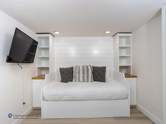 2nd image of 1830 Avenida Del Mundo Unit 502